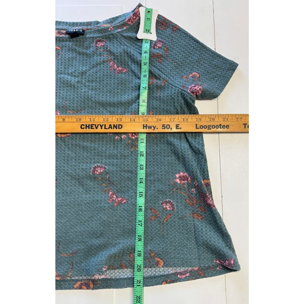 Torrid Green Floral Classic Fit Waffle Knit Crew Neck Raglan T-Shirt Womens 00 - Picture 5 of 6